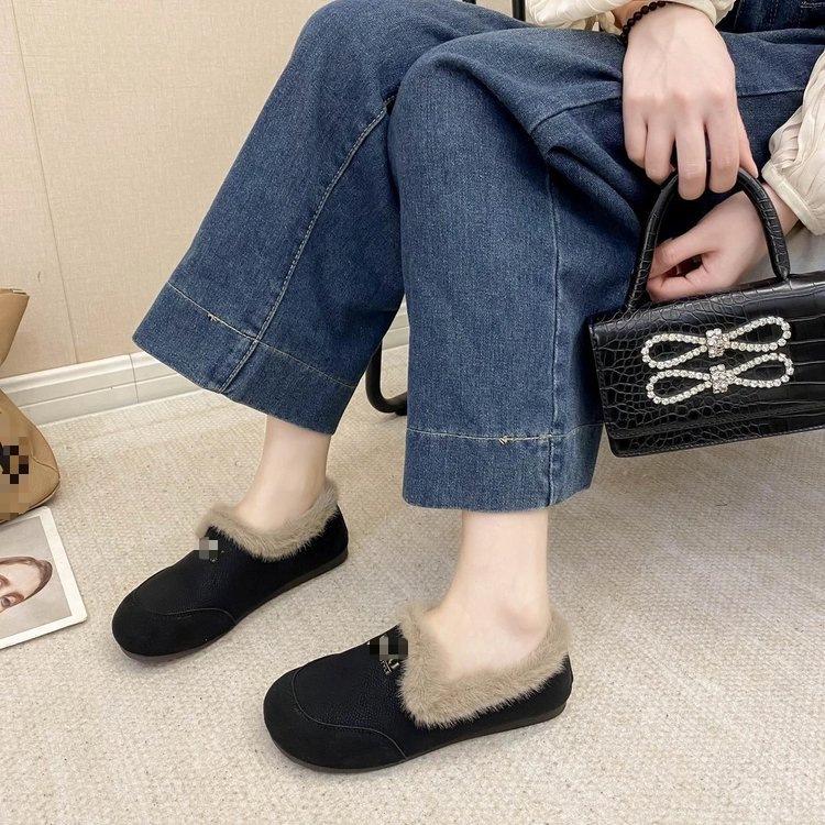 Cotton shoes are worn outside in winter, new winter fluffy single shoes, piled warm flat-soled Doudou shoes.