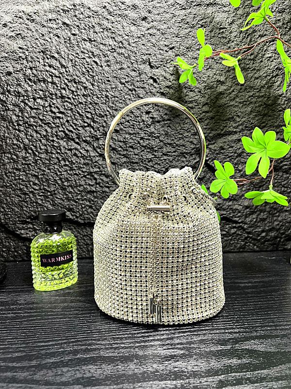 

Роскошная женская вечерняя сумка-кроссбоди на цепочке с бриллиантовыми стразами