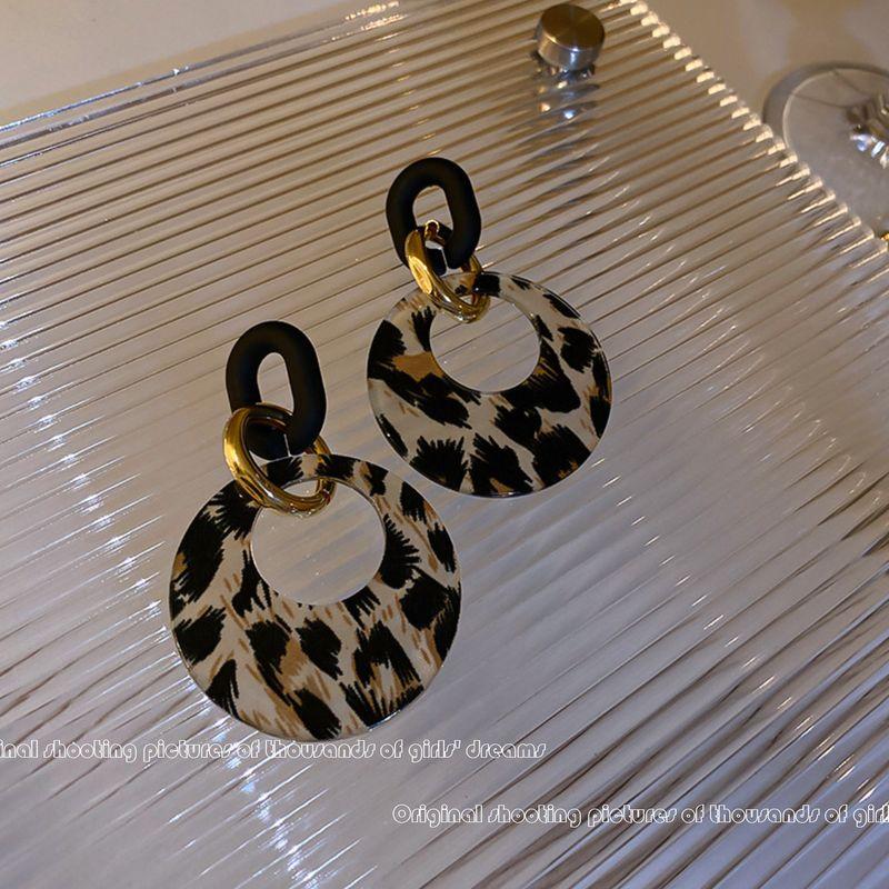 

Y2K Millennium Futuristic Leopard Print Exaggerated Face-Slimming Geometric Circle Earrings European and American Retro Versatile Earrings Studs Leopard Print