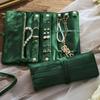 Universelle Samt-Reise-Schmucktasche mit Schnalle Tragbarer Ringe-Halsketten-Ohrringe-Organizer Faltbare Schmuck-Rollentasche