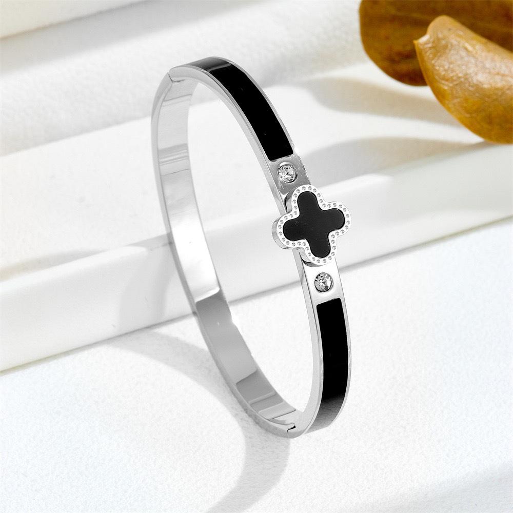 Bransoletka Czterolistna Koniczyna ze Stali Tytanowej i Cyrkonii z Wysokiej Jakości Emalią Epoksydową