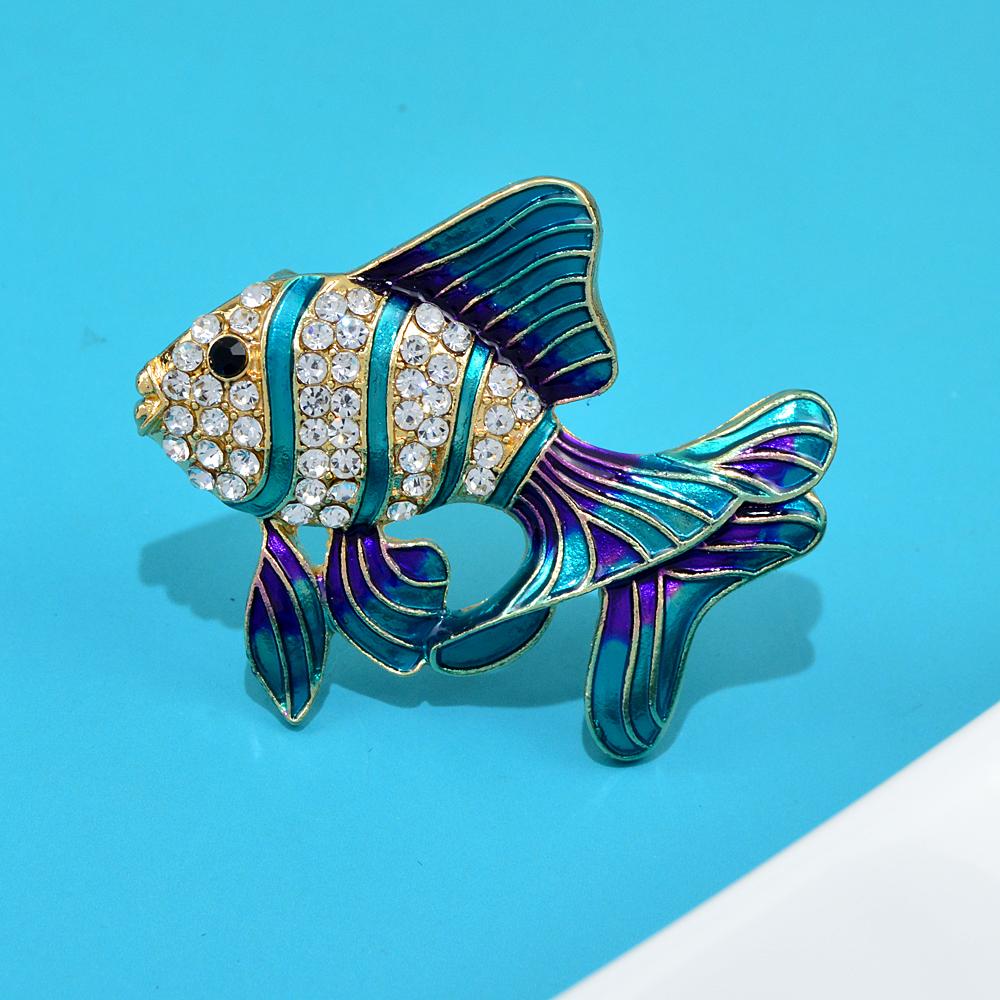 New Beautiful Colorful Tropical Fish Brooches for Wmen 3 Colors Available Animal Pin Rhinestone Shining Accessories