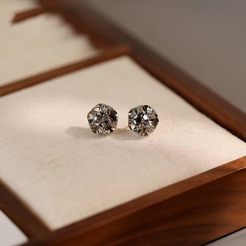 

Female Luxury Zircon Stud Earrings Vintage Silver Color Metal Small Crystal Round Earring For Women Wedding Jewelry Gifts