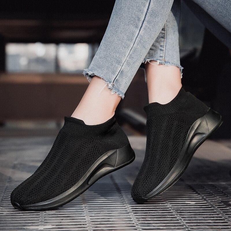 Men's Running Shoes Ultra-light Breathable Walking Shoes Non-slip Casual Sneakers Mesh Women's Slip-on Leisure Shoes