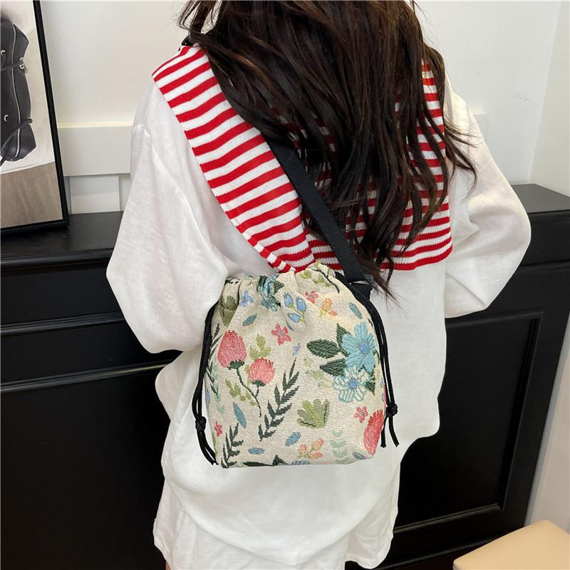 Casual Flowers Women Drawstring Shoulder Bags Lightweight Commuter Ladies Crossbody Bag Simple Girls Small Tote Handbags Clutch