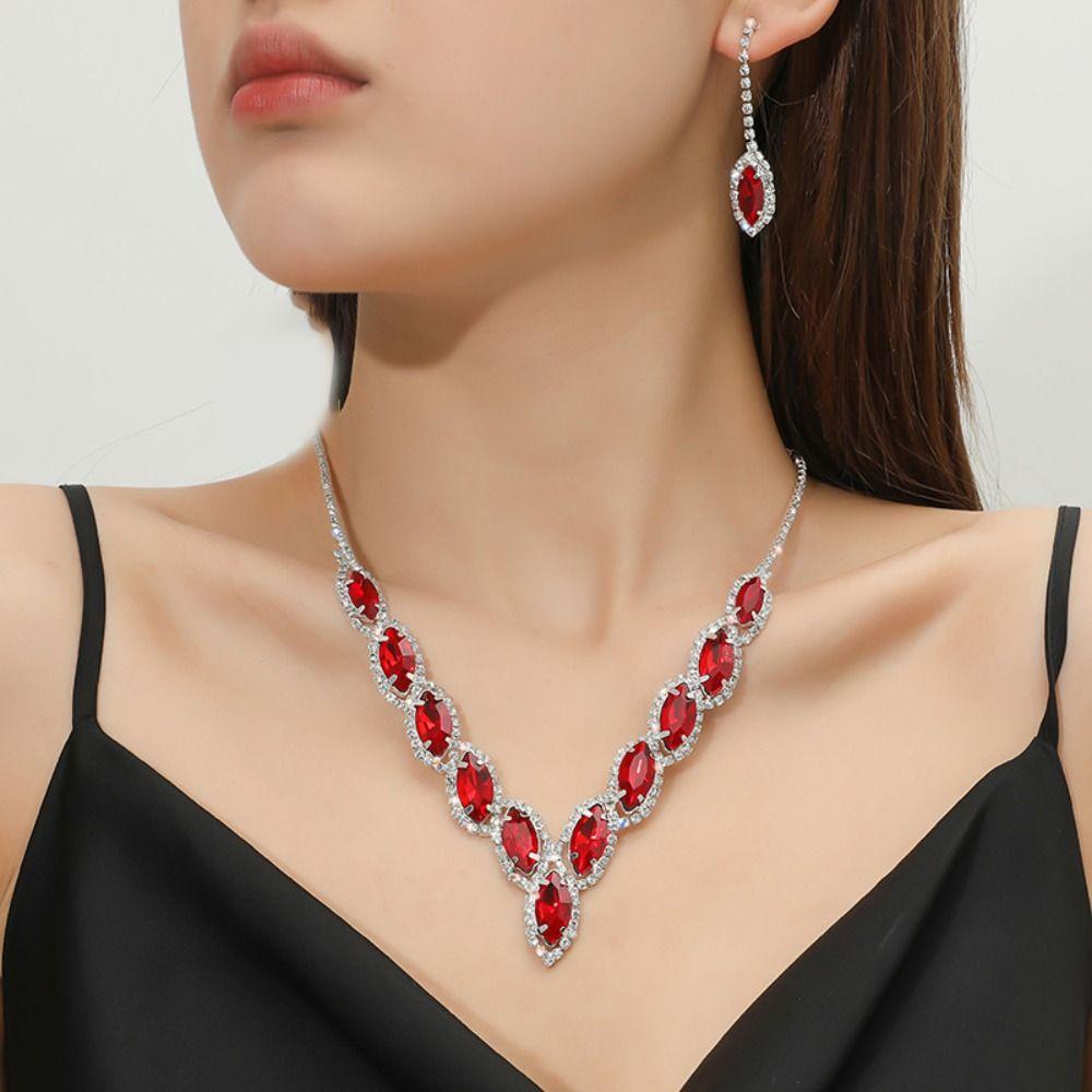

Exquisite Dangle Earrings Fashionable Crystal Necklace Two-piece Set Necklace Set Wedding