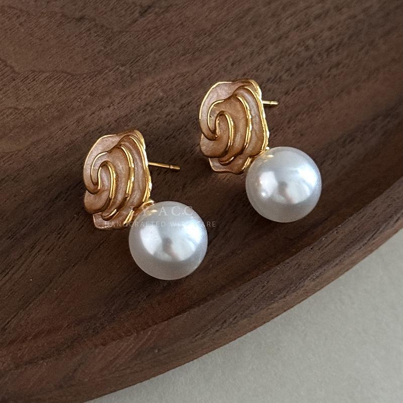 Pearl Flower Ball Earrings Temperament Premium Tufted Rose Stud Earrings Commuter Dating Gentle Light Luxury Versatile Earrings