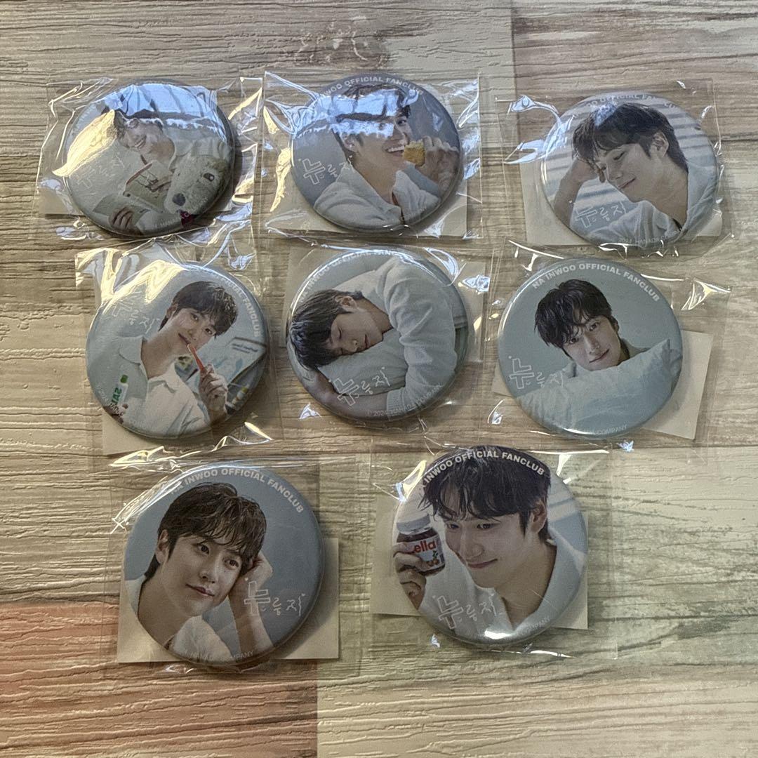 

[Б/У] Значки официального фан-клуба корейского актера Найну, набор из 8 штук