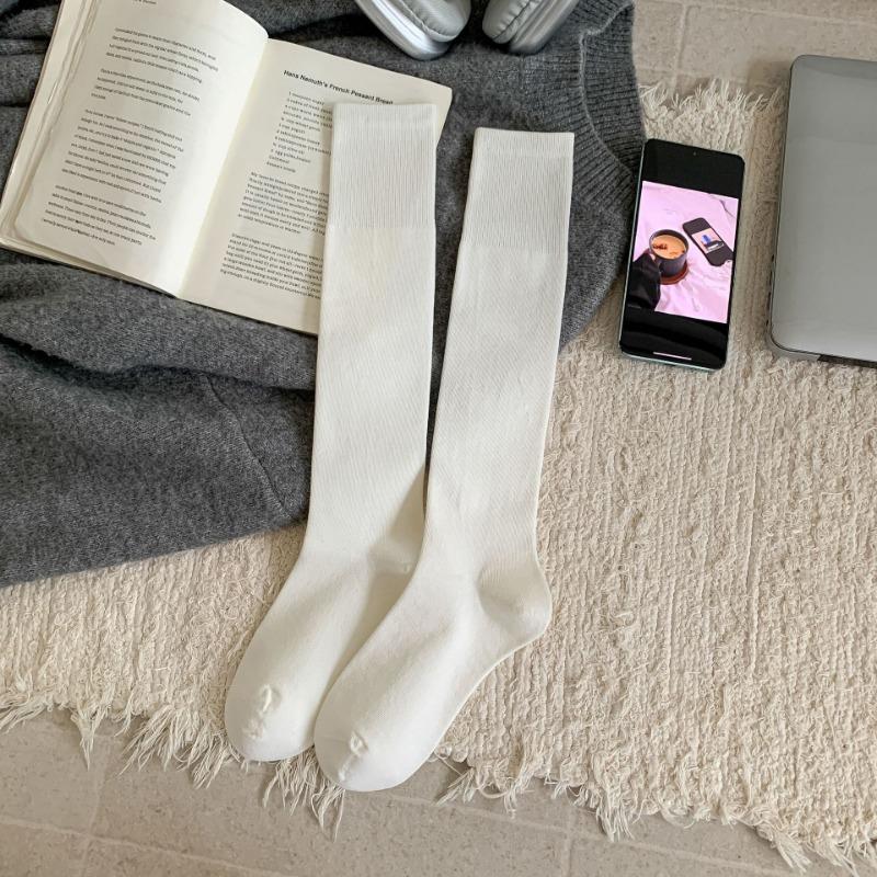 Basic solid color slim calf socks gentle wind soft waxy skin-friendly autumn and winter cotton socks Zhuji pure cotton women's medium tube socks