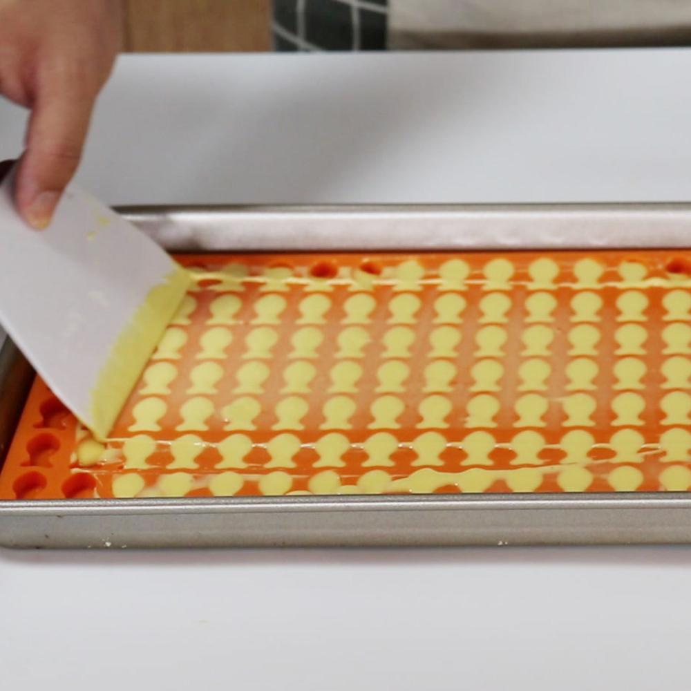 Stampo da forno in silicone Mini pentagonale a forma di cuore con lisca di pesce per biscotti per cani Snack con reticolo di ghiaccio Stampo per cioccolato Facile da usare