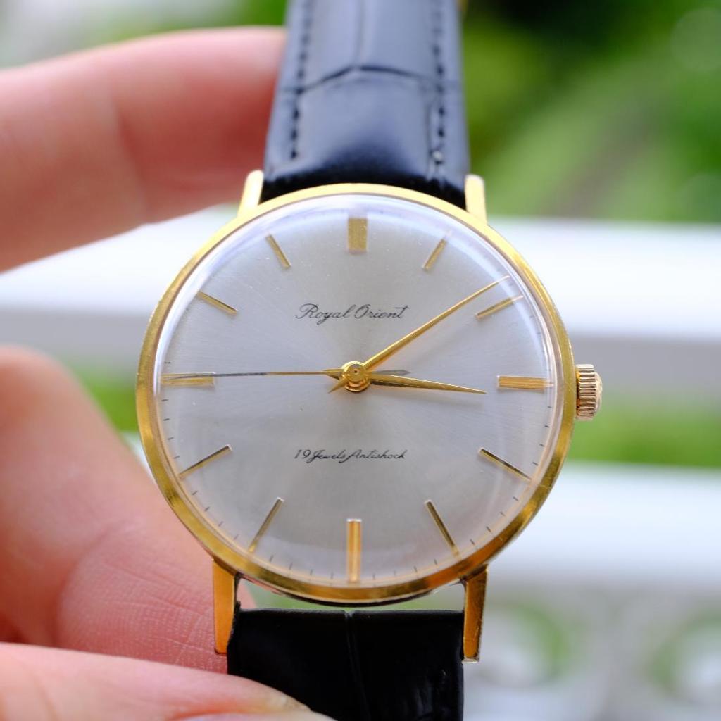 Used Operating Royal Orient 19 jewels manual winding men's watch gold color