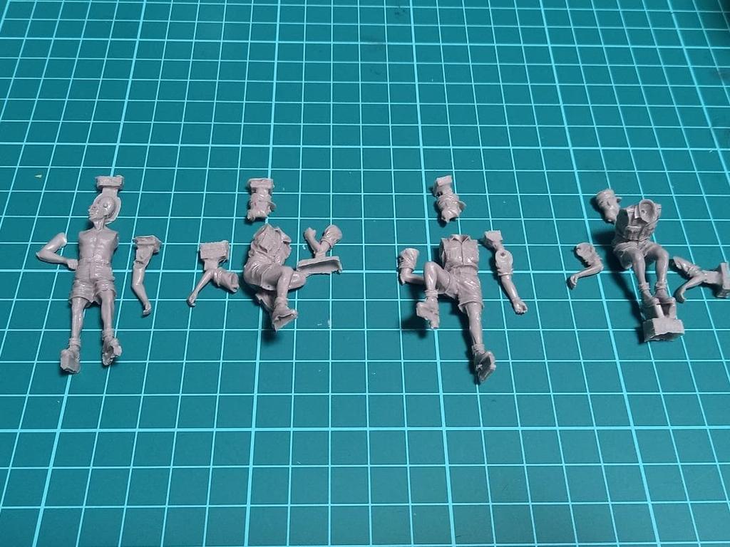 [USED] 1/35 Scale German SKZ Armored Car, Africa Corps Soldiers, 4 Figures, Garage Kit, Resin Product