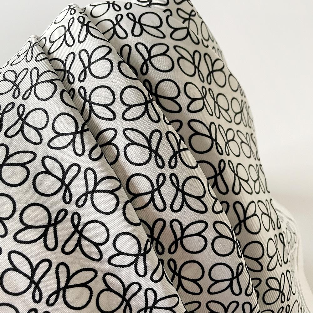 Nový jarní a letní šátek pro ženy šátek s potiskem v korejském stylu keprový velký čtvercový šátek šál módní ochrana proti slunci cestování