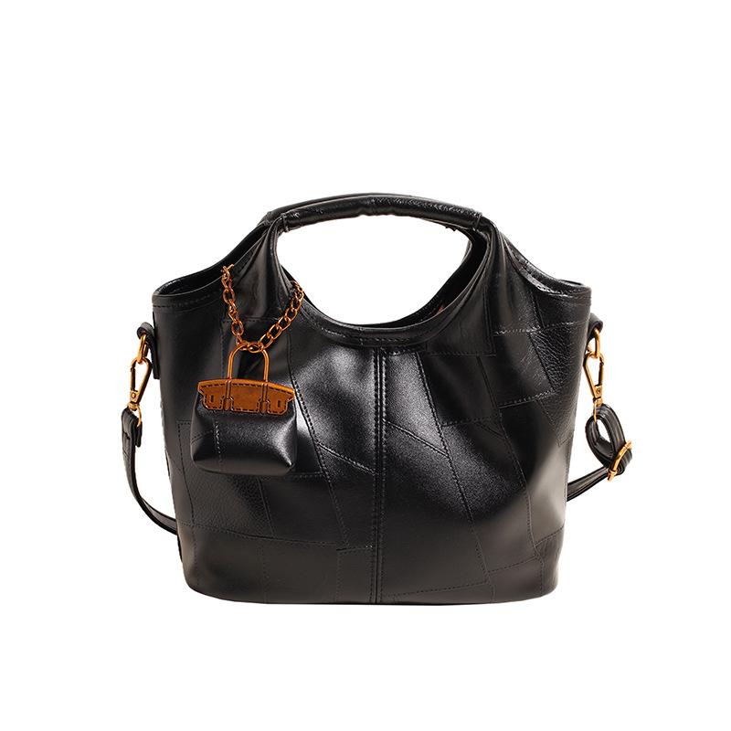 

Premium Maillard mother and child portable bucket bag autumn and winter new splicing fashionable versatile shoulder messenger bag One Size чорний