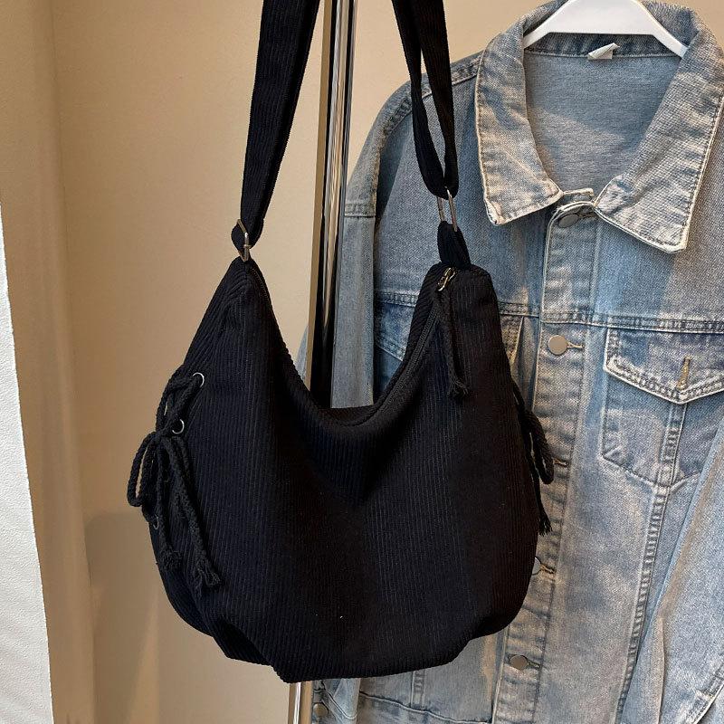 Autumn and Winter New Corduroy Shoulder Dumpling Bag Fashionable Work Commute Retro Literary Mori Drawstring Crossbody Women's Bag