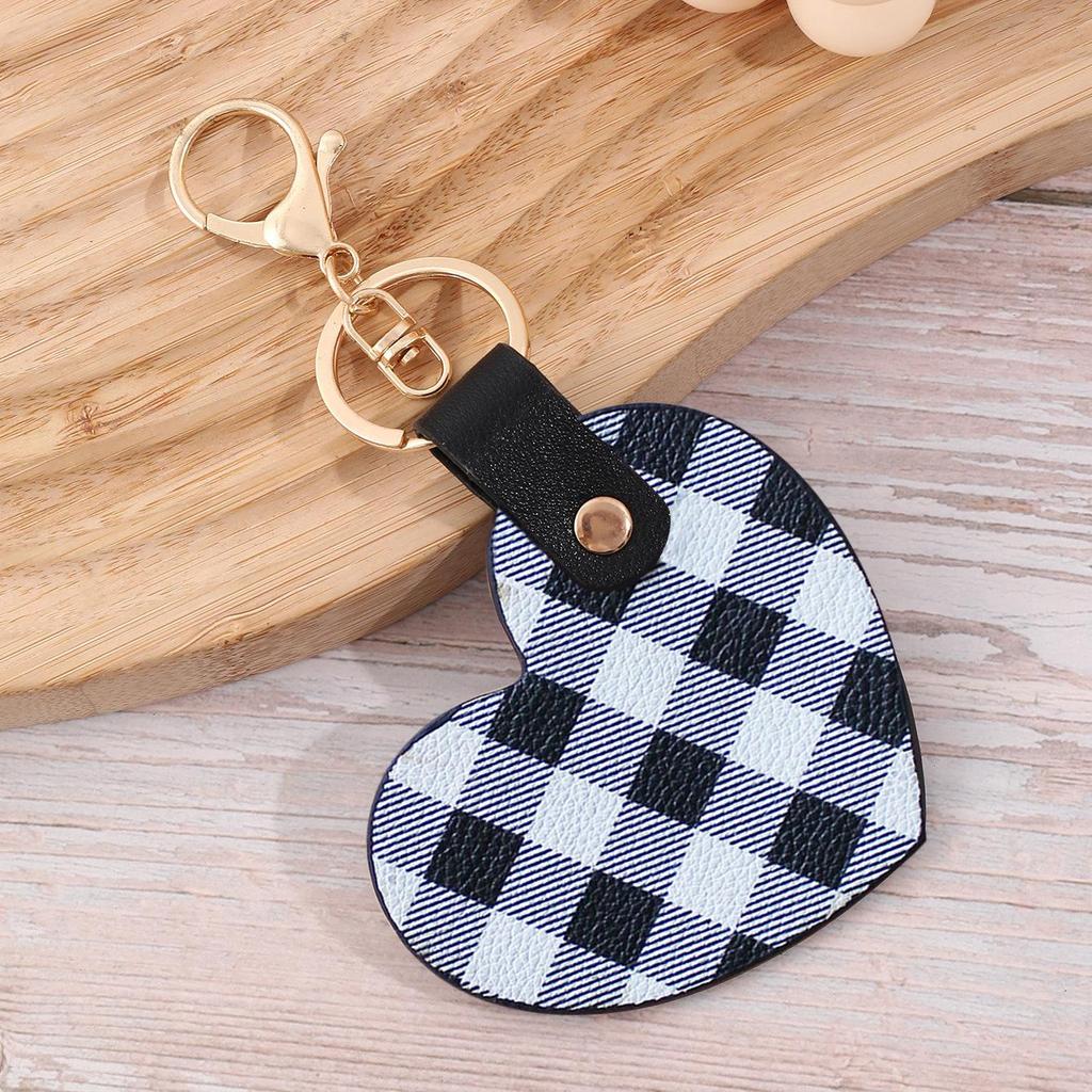 Korean Style Heart Leather Keychain Pendant: DIY Valentine's Day & Christmas Ornament Accessory