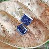 Une Paire de Boucles d'Oreilles Bleues Brillantes, Convient aux Femmes et un Cadeau d'Anniversaire Idéal.