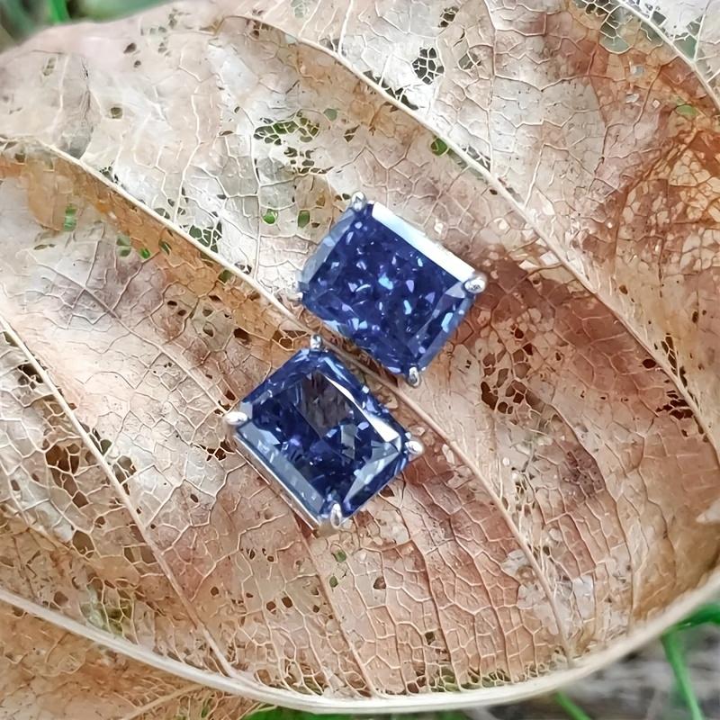 Une Paire de Boucles d'Oreilles Bleues Brillantes, Convient aux Femmes et un Cadeau d'Anniversaire Idéal.
