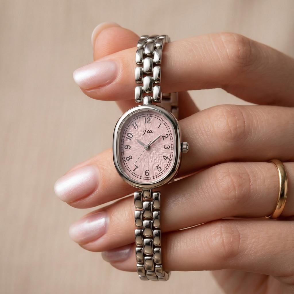 Orologio da Donna Classico al Quarzo con Cassa in Lega Dorata e Quadrante Decorativo per Accessori di Moda