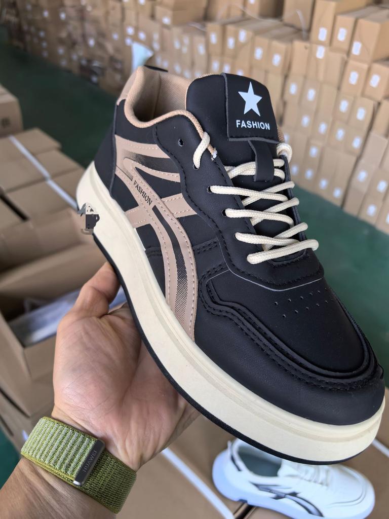 Casual Shoes New Breathable Leather Board Shoes Casual Comfortable Sports Thick Sole