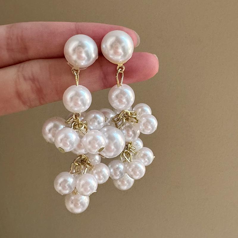 Luxury High-End Temperament Winter Earrings 2026 Minimalist Super Fairy Beaded Fringe Atmospheric Versatile Fashion Studs