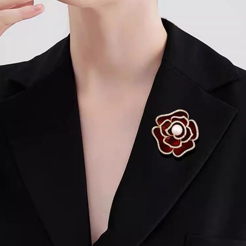 Xiaoxiangfeng Camellia Brooch, A High-end French Luxury Brooch with A Refined and Elegant Suit Pin