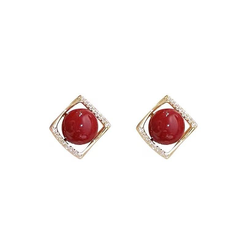 Silver needle temperament simple and versatile pearl small earrings high-end exquisite stud earrings unique light luxury small earrings