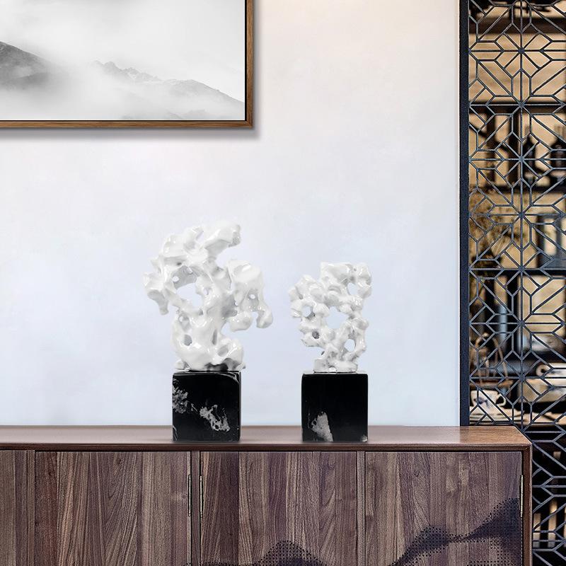 Dirbtinio koralinio akmens netaisyklingos tuščiavidurės akmens statulėlės marmurinis pagrindas abstraktūs rankdarbių papuošalai namų dekoravimo aksesuarai