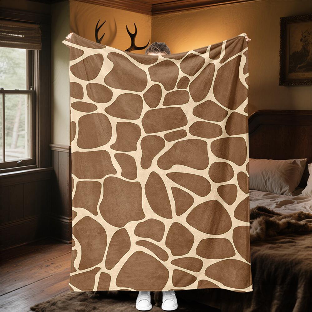 1PC Giraffe Print Animal Skin PatternOutdoor Flannel Blanket - Soft Plush Decor for Picnics, Camping, Bedroom, Playroom, Office, or Lunch Break 1269A