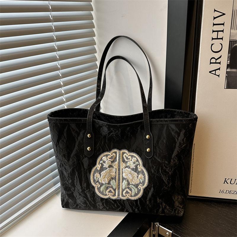 Large Capacity Bag Summer Style Fashionable Embroidered Handbag Shoulder Bag Underarm Bag Versatile Tote Bag