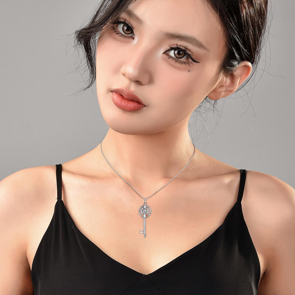 Beating Heart Key Necklace Female Fashion Personality Crystal Smart Collarbone Chain Female Cool