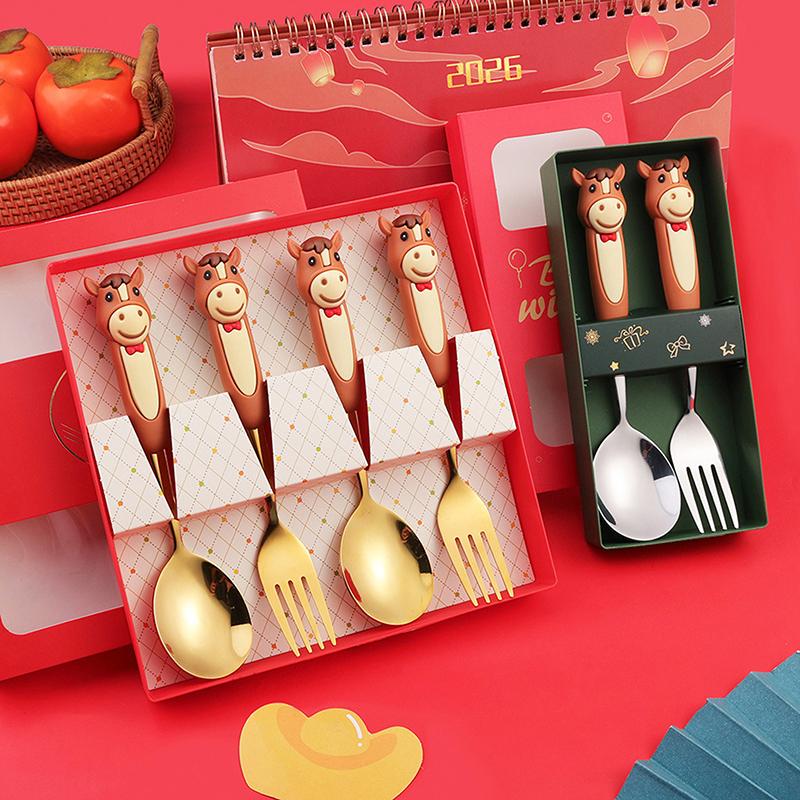 Sada jídelních hůlek a lžic Rok koně Zlatá Čínský Nový rok Nerezová lžíce Dezertní vidličky Dekorace pro nádobí