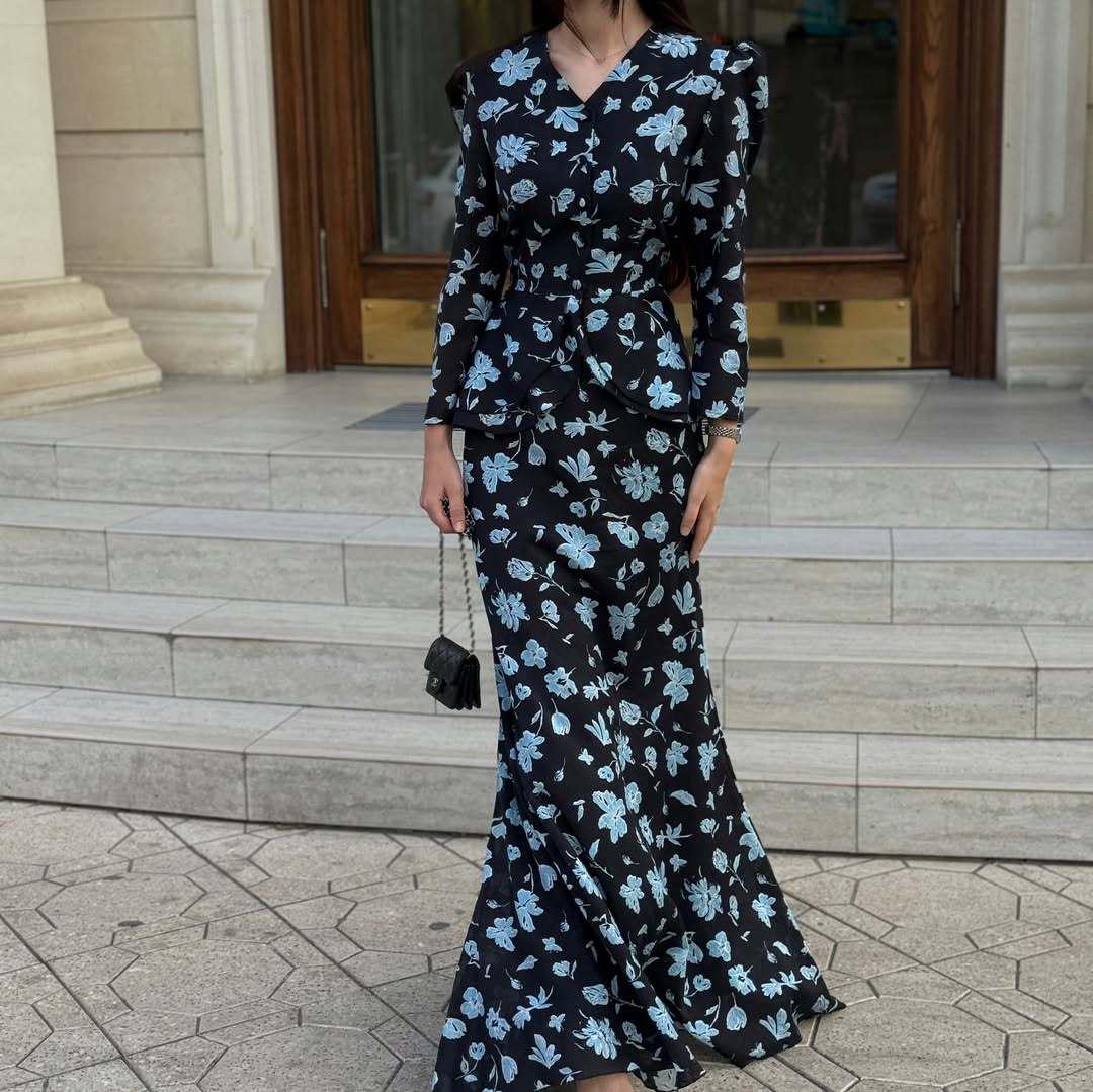

Осень 2025 Женское Европейское и Американское Ретро Платье с V-образным вырезом, подчеркивающее талию, Повседневное, С принтом, Длинное Medium чёрный/синий
