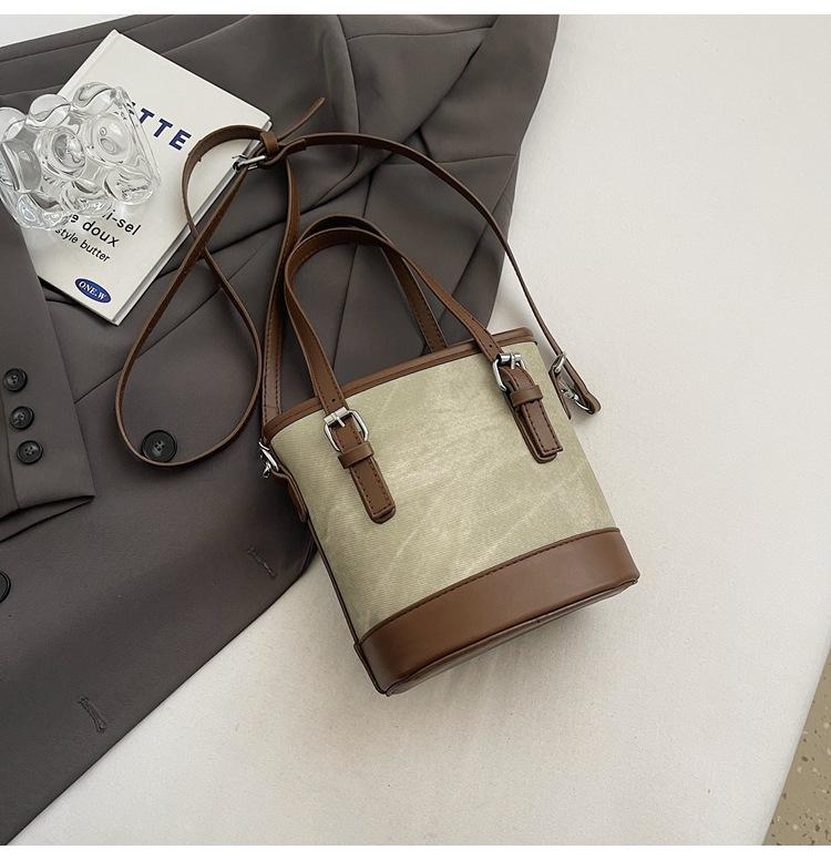 This year, popular small bags are women's autumn and winter versatile 2025 new popular single shoulder women's portable bucket bag messenger bag