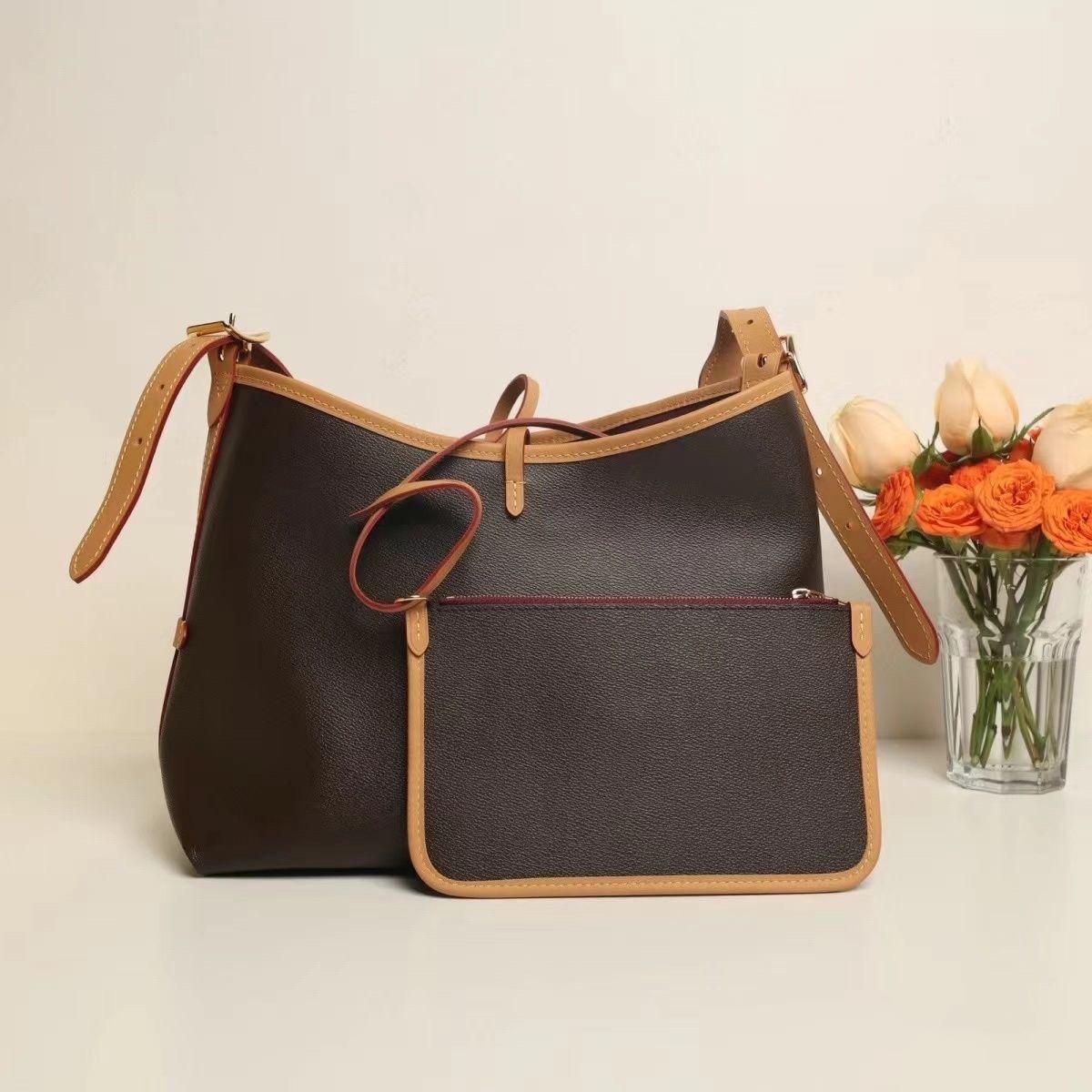 

Channel Goods Carryall: Сумка-багет для круассанов - Коллекция Diamond Fortune