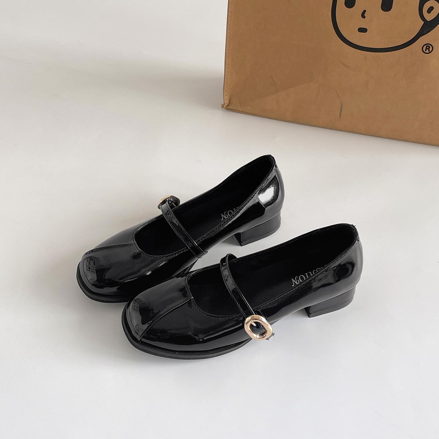

French retro red light mouth thick heel single shoes women s summer 2025 new with skirt versatile round head Mary Jane shoes 39 чорний