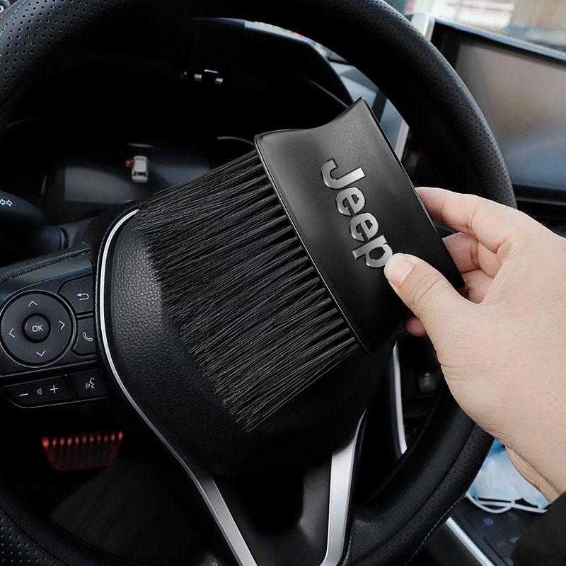 1Pcs Dust Removal Brush Car Air Vent Cleaning Dusting Collector For Jeep Grand Cherokee Wrangler JK Gladiator Compass Renegade AKW1