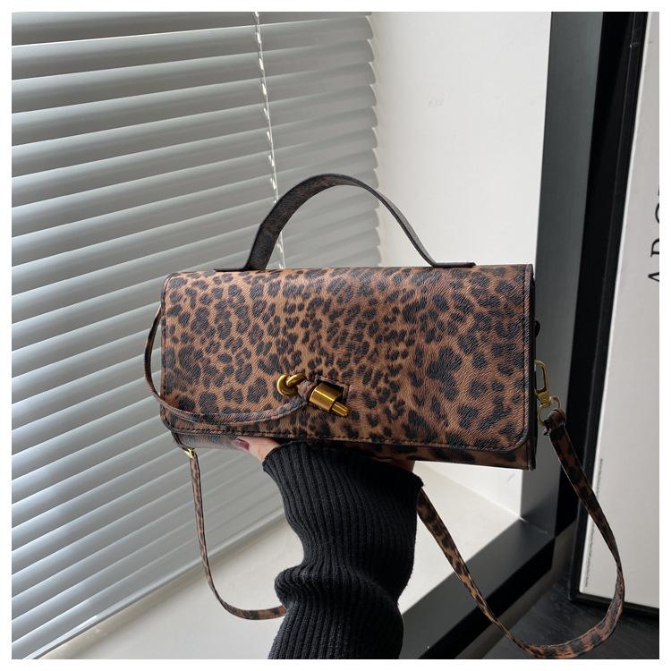 High-end Foreign Style Leopard Print Underarm Bag Women's 2025 New Fashion European and American Retro Commuting Oblique Span Small Square Bag