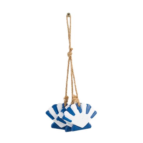 Rustikale Wanddekoration aus Holz im Küstenstil mit maritimen Strandmotiven, hängendem Ornament aus Juteseil, Seesternen, Meeresfischen und Segelboot – die perfekte Wanddekoration für Ihr Zimmer.