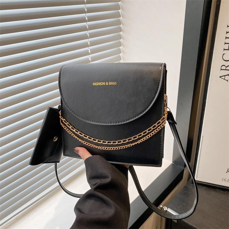 Casual simple new solid color chain fashionable large capacity temperament fashionable commuter messenger shoulder bag women