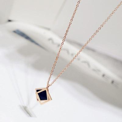Vergoldete Geometrische Quadratische Titanstahl Halskette für Damen - Kalter Stil Mode Schlüsselbein Kette Schmuck