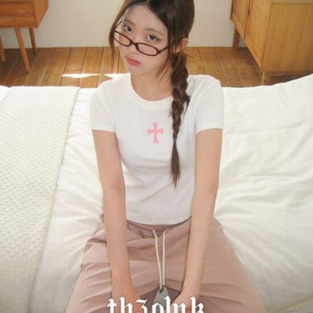 The Pink Slim FiT Angel Back PrinTing Semi Crop T shirT