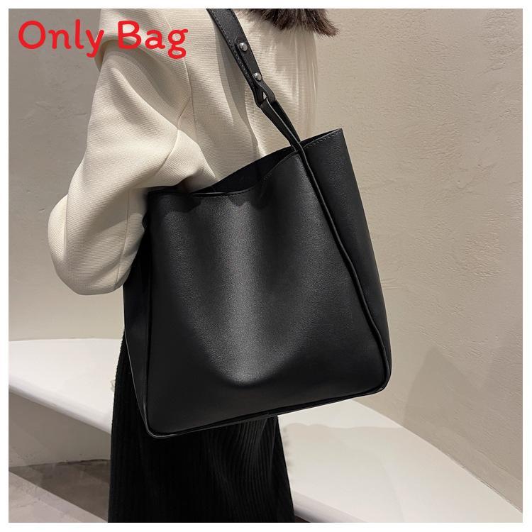 Retro Chic Large Capacity Single Shoulder Water Bucket Bag For Office And Casual