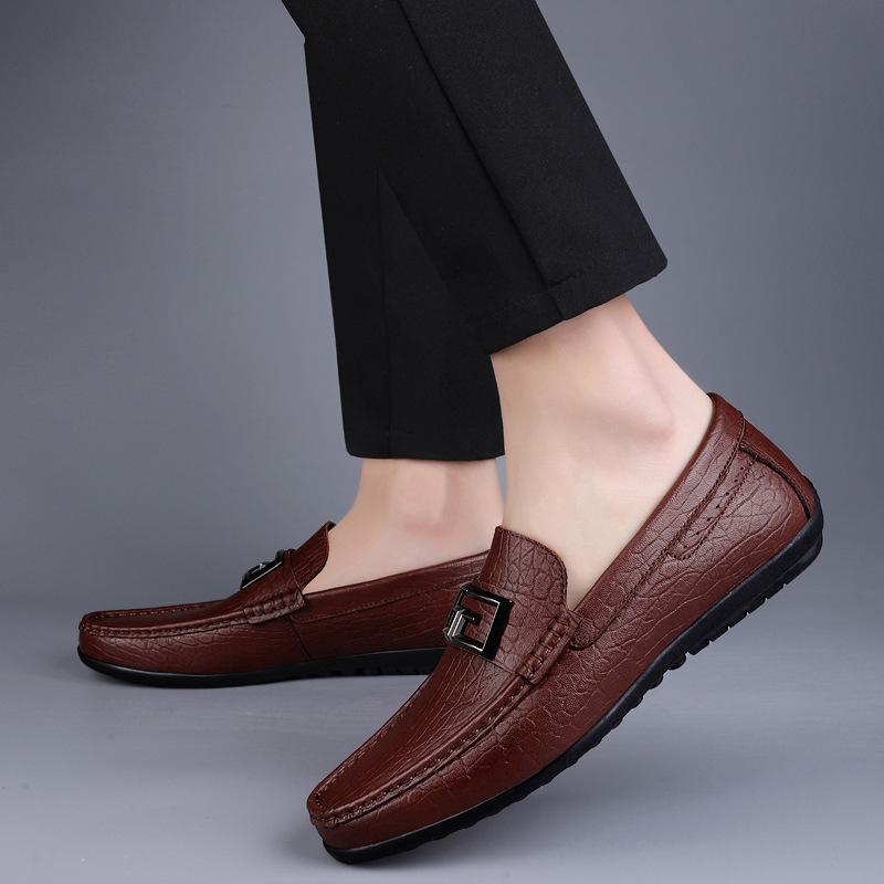 

Men s 2025 summer new one-pedal foot cover lazy beanie shoes men s flat driving versatile casual leather shoes 46 коричневий