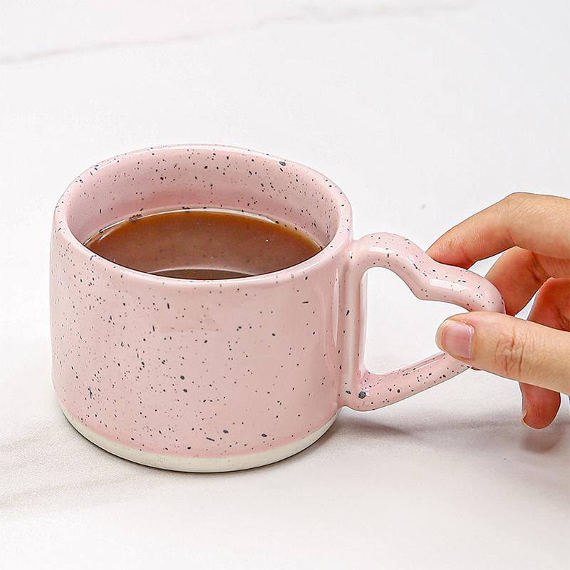 300ml Rosa Keramiktasse Ins Style Kaffeetasse mit herzförmigem Henkel Milch Tee Trinkgeschirr für Paar Freund Familie Handgemachtes Getränk