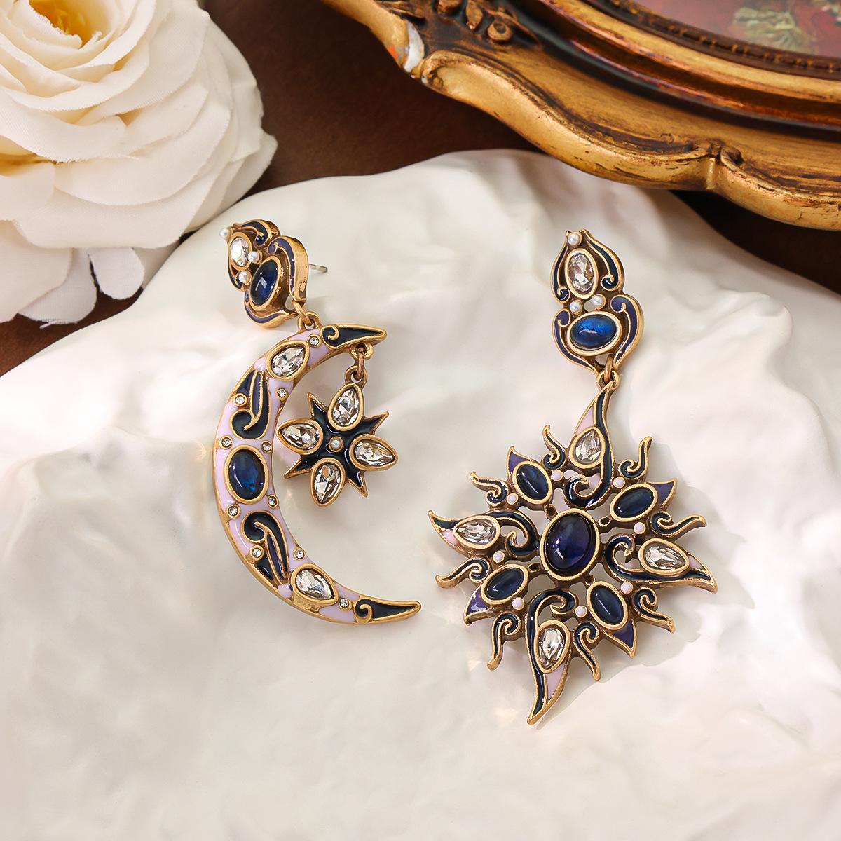 Medieval Retro Enamel Hollow Inlaid With Diamonds Star Moon Earrings Vintage Palace Style High-end Feeling