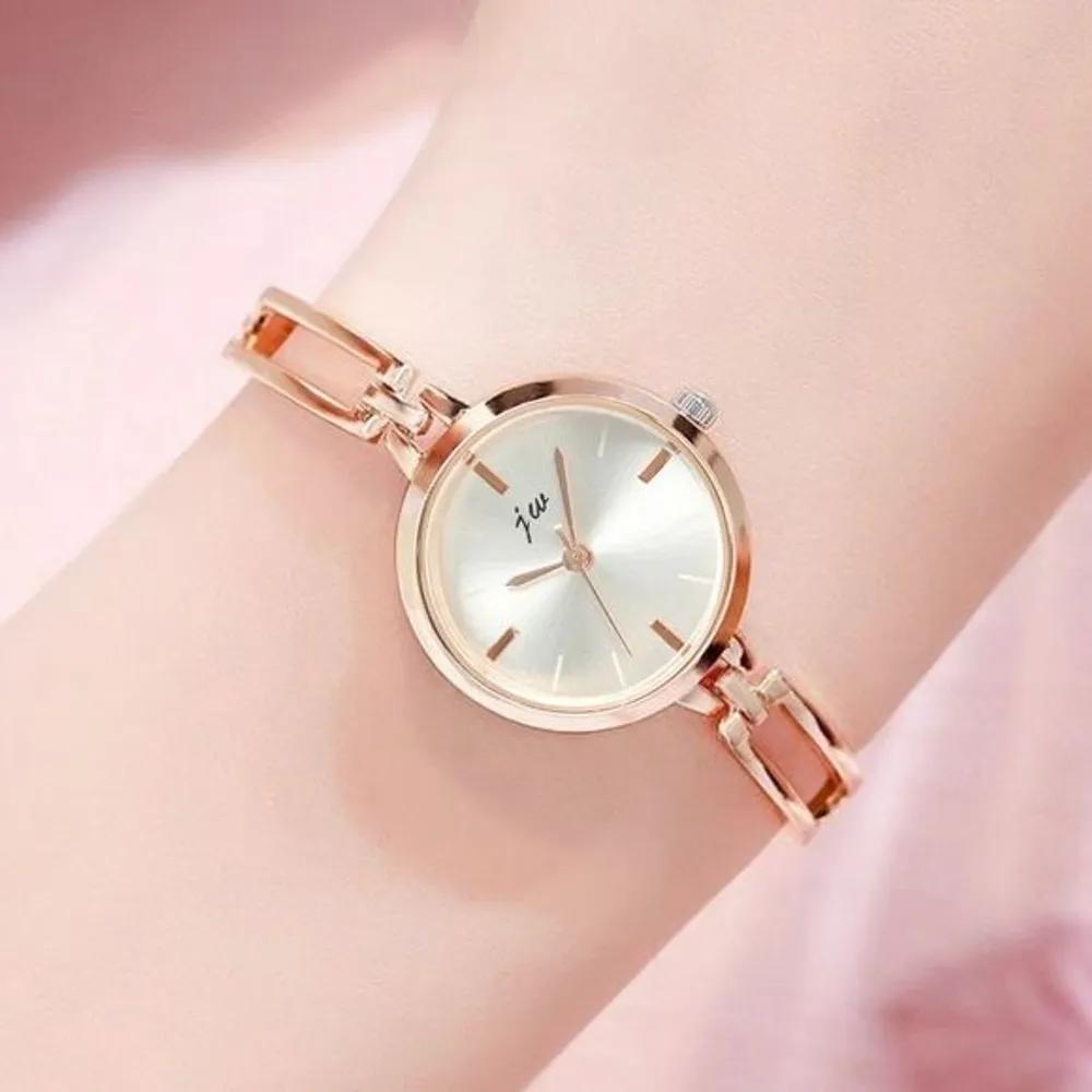 Stella Women s Wristwatch (Gold)