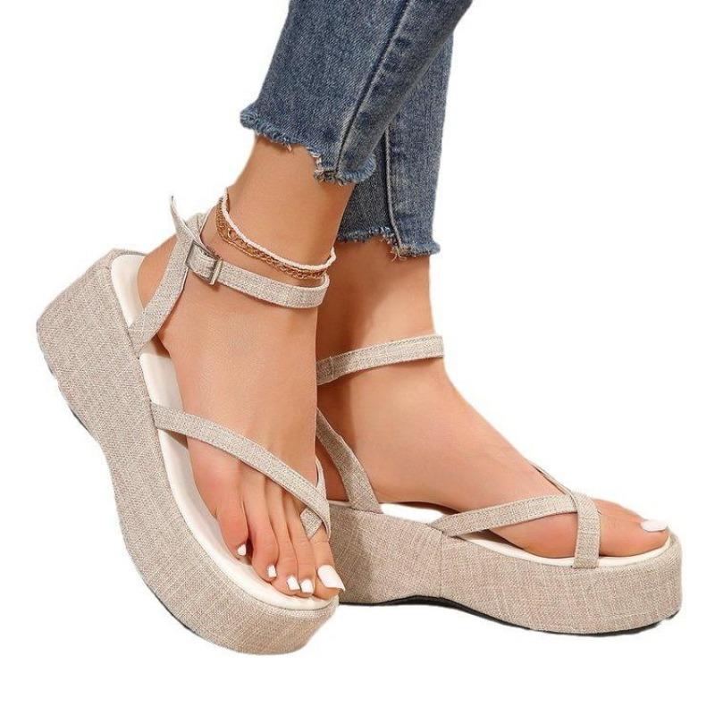 Fasjonable strandsandaler med høye hæler