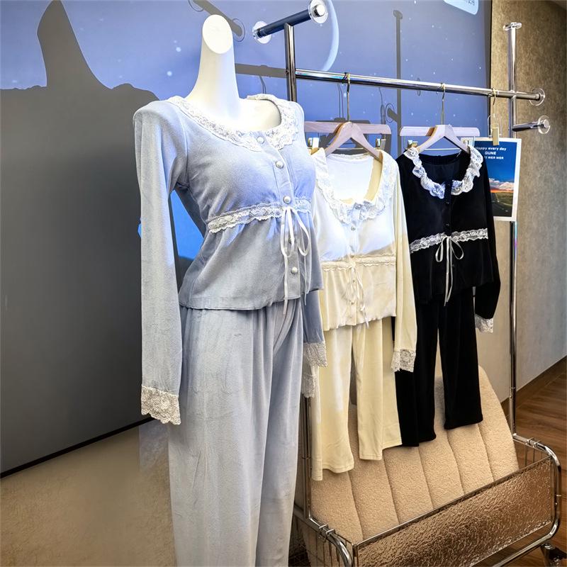 Damen Langarm-Pyjama-Set mit Brustpolstern - Kuscheliges Fleece, Verjüngend, Leichte Wärme, Perfekt für Herbst und Winter.