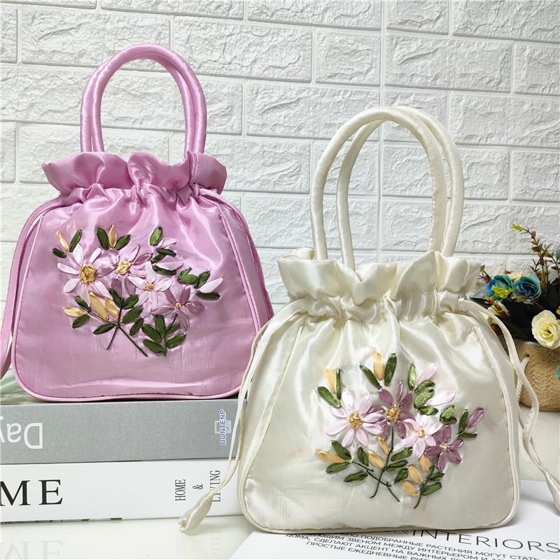 Handgefertigte bestickte Seiden-Kordelzug-Clutch: Handytasche im alten Hanfu-Stil